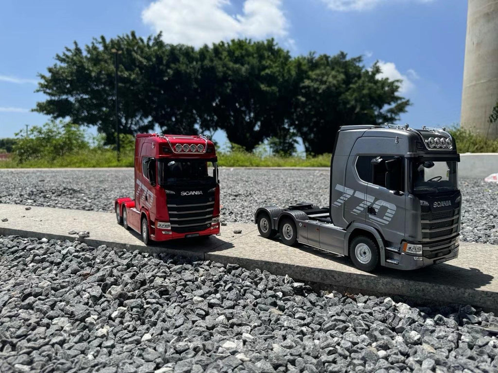 Huina 1501 Scania 770S 1:18 RC Semi Tractor Truck - 2.4GHz 19CH Officially Licensed Full Function with LED Lights & Sound RTR