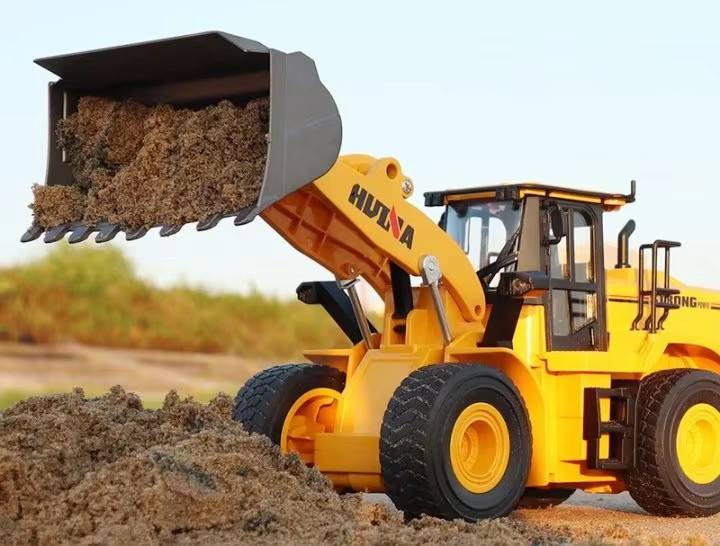 Huina 1552 - 1:16 RC Wheel Loader | 2.4GHz 11CH Semi-Alloy Front End Construction Loader with Metal Bucket, Lights & Sound