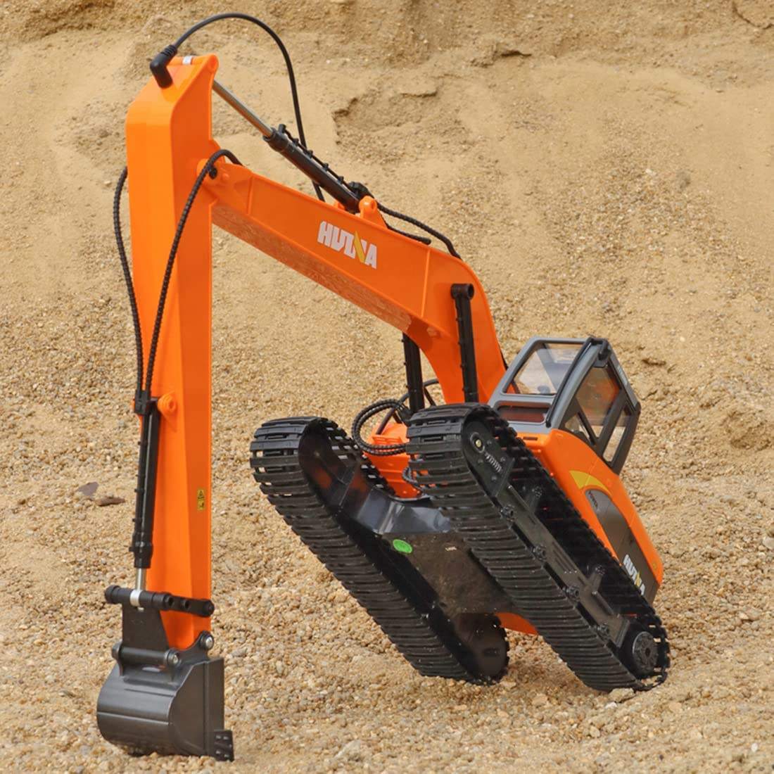 Huina 1551 - 1:14 RC Long Arm Excavator | 2.4GHz 15CH Alloy Construction Digger with Metal Bucket, Lights & Sound