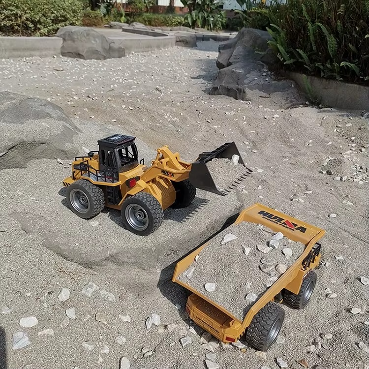 Huina 1534 - 1:18 RC Alloy Engineering Dump Truck Remote Control Semi-alloy Model Outdoor Gift RC Truck Toys
