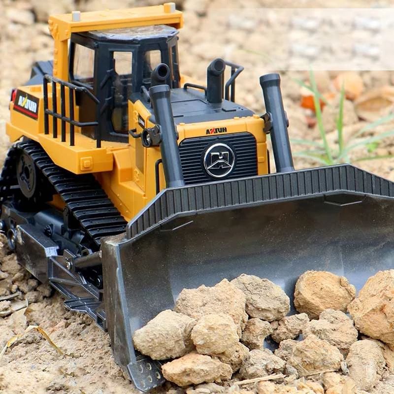 Huina 1554 - 1:16 11CH RC Bulldozer, Semi-Alloy Tracked Earthmover with 2.4GHz Remote Control, Motorized Metal Blade, Rear Ripper, LED Lights, Sound Effects, Rechargeable 3.7V 900mAh Battery