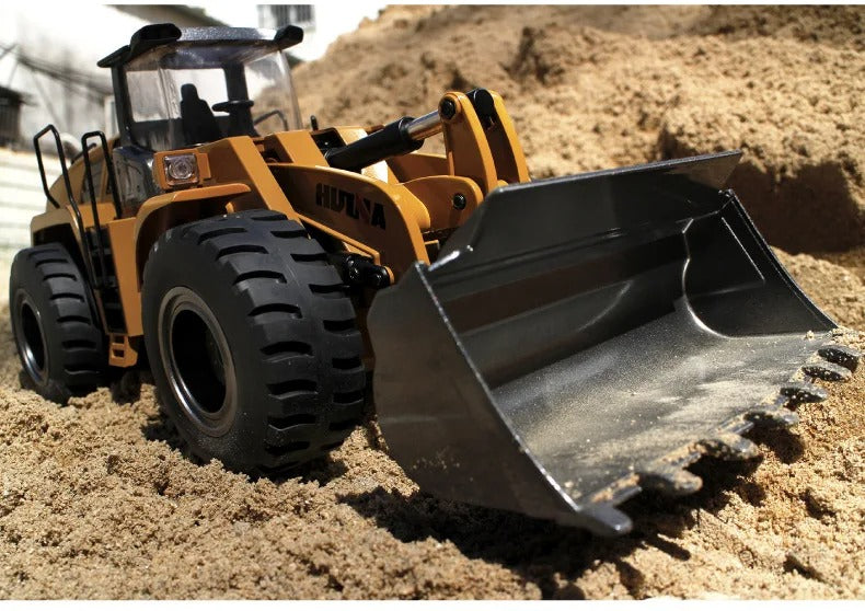 Huina 1583 - 1:14 24CH RC Wheel Loader, Semi-Alloy Construction Vehicle with 2.4GHz Remote Control, Working Metal Bucket and Loader Arm, LED Lights, Sound Effects, Rechargeable Battery Included description image 11